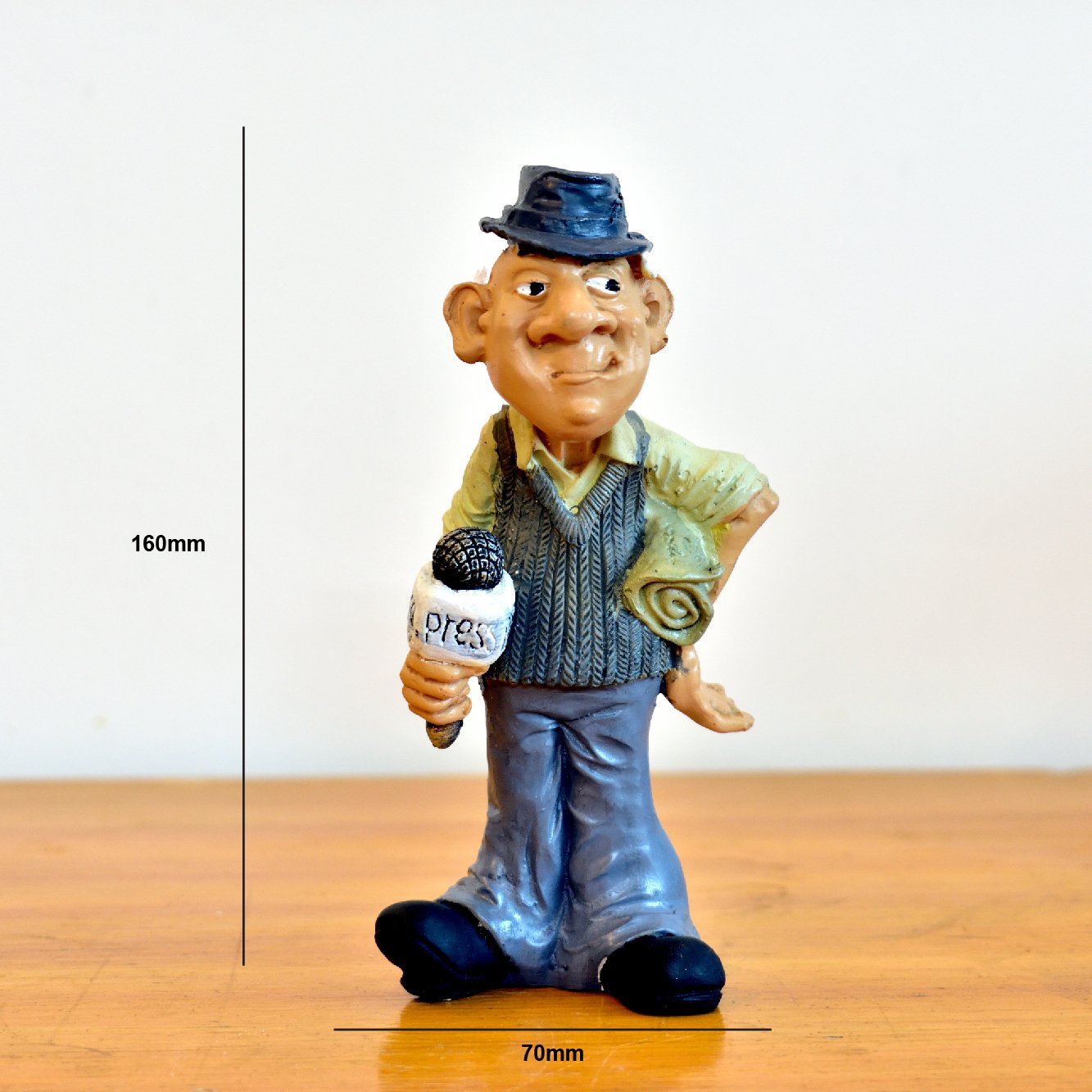 Miniature - Journalist-03